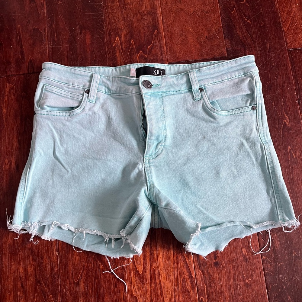 Kut From the Kloth size 12 cutoff short
